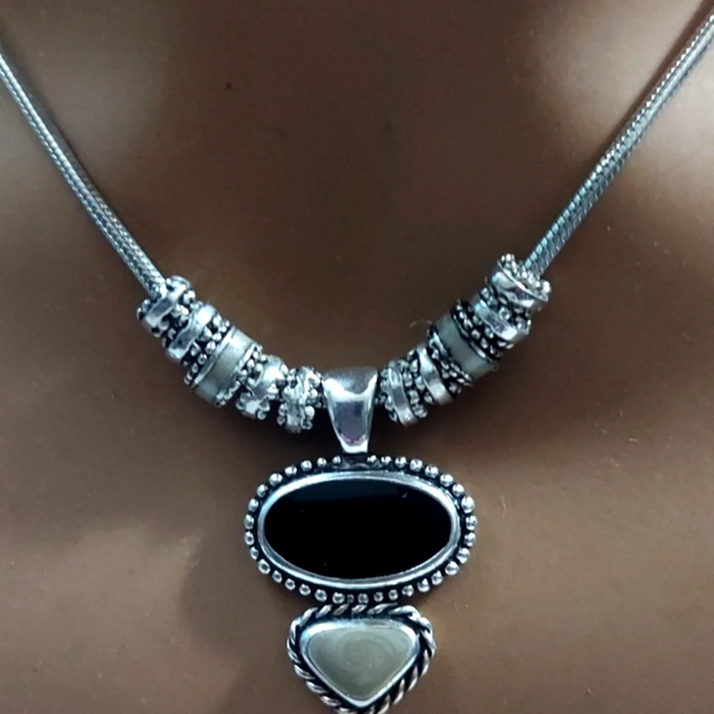 Kenneth Cole Silver Black & Grey Beaded Pendant snake Rope chain Necklace